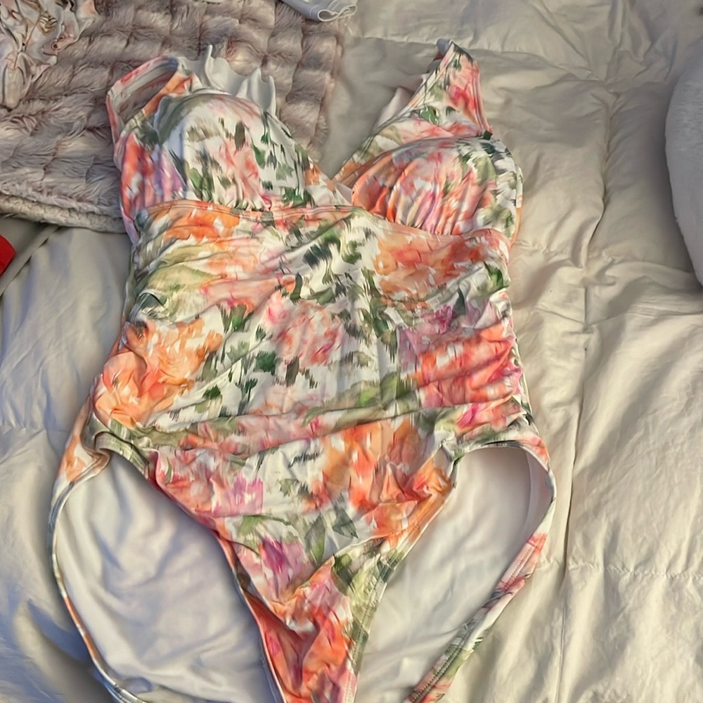 Never worn Ralph Lauren bathing suit.